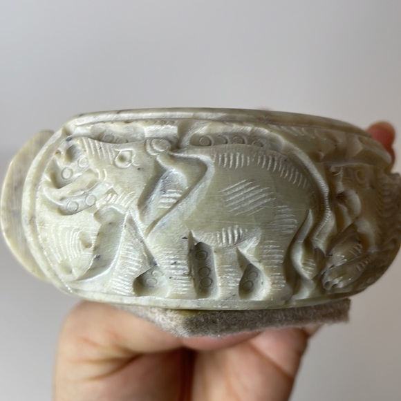 Carved Stone Elephants Coasters Set of 4 Storage Holder READ - Picture 3 of 16